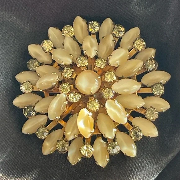 Vintage Gorgeous Pronged Set Bejeweled Brooch - Picture 1 of 3